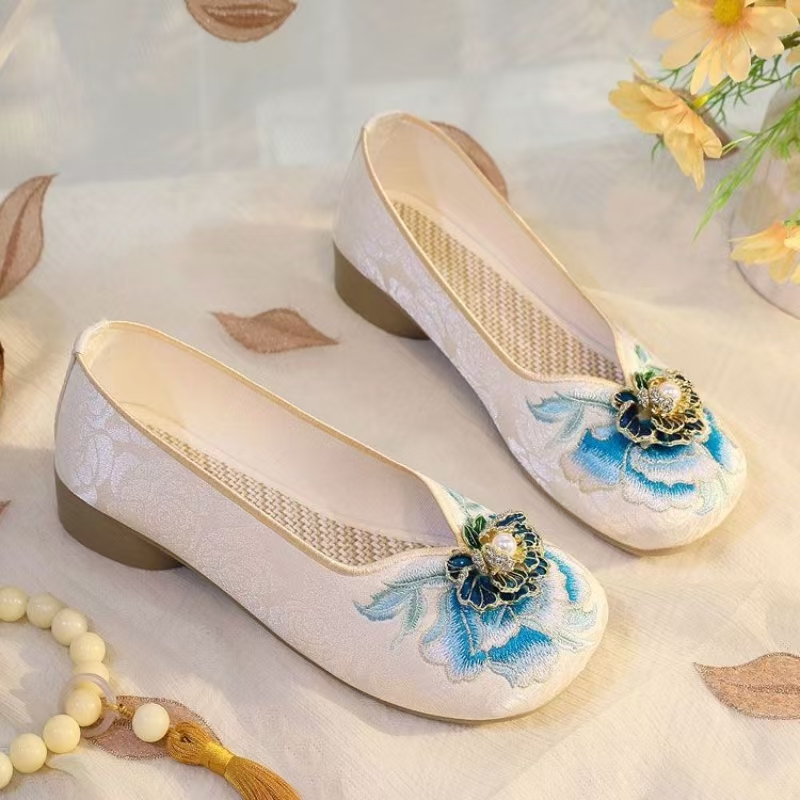 Woman Low Heel Embroidered Clo - Embroidery Cloth ulasan dan harga
