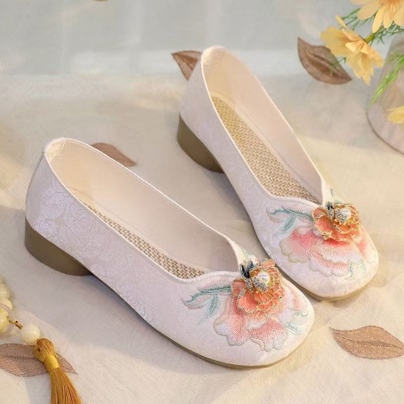 Woman Low Heel Embroidered Clo - Embroidery Cloth ulasan dan harga