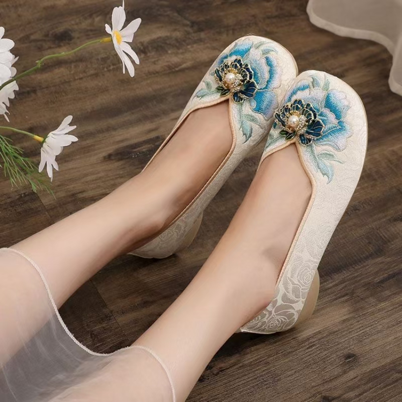 Woman Low Heel Embroidered Clo - Embroidery Cloth ulasan dan harga